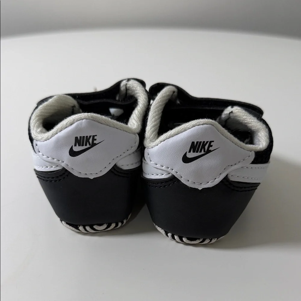 Nike Black & White Infant Hook-and-Loop Trainer Shoes